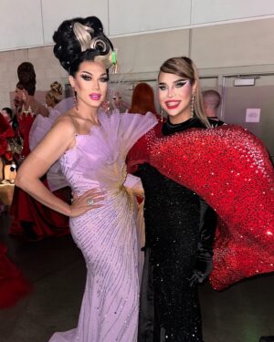 Viñas Deluxe Instagram - Really happy to see my sisters and sisters from another mother/franchise at drag con LA! Didn’t have the chance to actually roam around dahil kailangan nating kumita but really grateful sa mga queens na bumisita sa aking booth! 
Maraming salamat for making my drag con extra colorful!!!