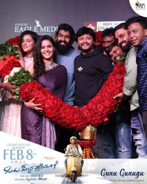 Vinay Rajkumar Instagram - Here is the glimpse of Gunu Gunugu Video song release event✨

'Golden' event graced by our Golden 🌟 @goldenstar_ganesh

@simplesuni 's ✨Ondhu Sarala Prema Kathe✨

Gunu Gunugu video song Trending on @aanandaaudio ytb channel

@simplesuni @ramkgkmysore @vinayrajkumar @swathishta_krishnan @mallika_singh_official_ @veersamarth @sk_karthik_sharma @sheelam__m

@adhithya_krishna_akp @madhu12365 @manjunayak89660 @mahendra_wlpa