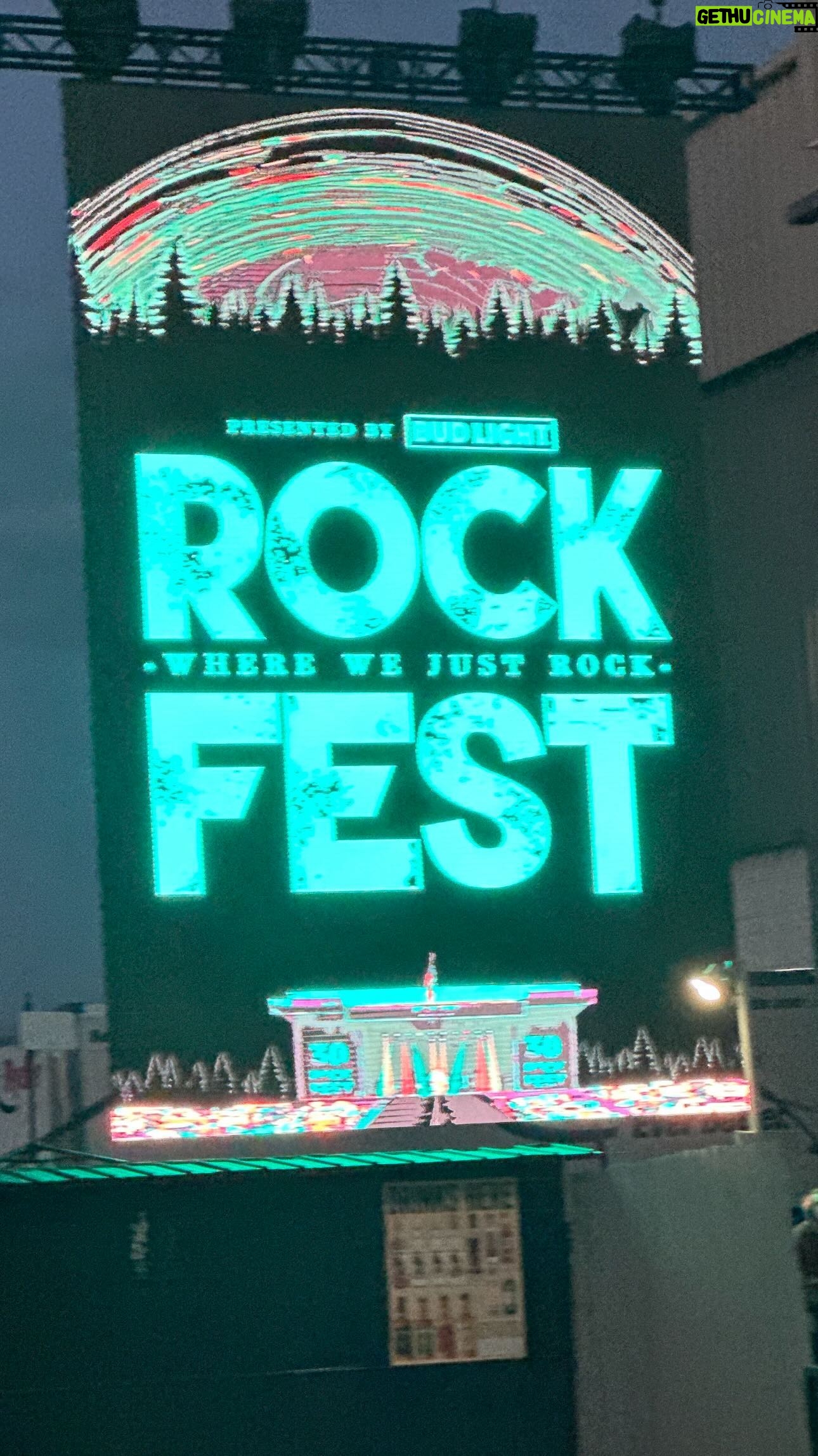Vince Neil - 8.7K Likes - Thank you RockFest Cadott, WI “we did just rock” 🤘
Hope to see you next year!
🎥; @lvarae