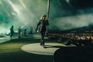 Vince Neil Instagram - Calgary and Ottawa were awesome 🇨🇦 Great to see so many of you at the shows!! 🔥 We’ll be back!! 🙌 

📸 : @danladue