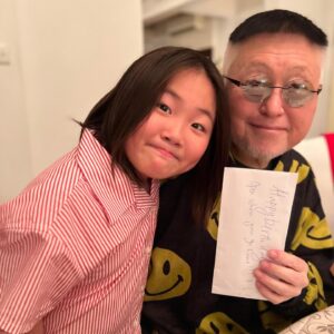 Vincent Kok Instagram - 正日晚上和家人來一碗家鄉壽麵最實在！
Thank you Nicky @cakeofstardust 每年都送我最心愛的 Mango Lava Cake

#侄孫女送我神秘生日咭
#外甥送我文華酒店生日蛋榚
#唔係文華冰室
#近年嘅生日願望都一樣