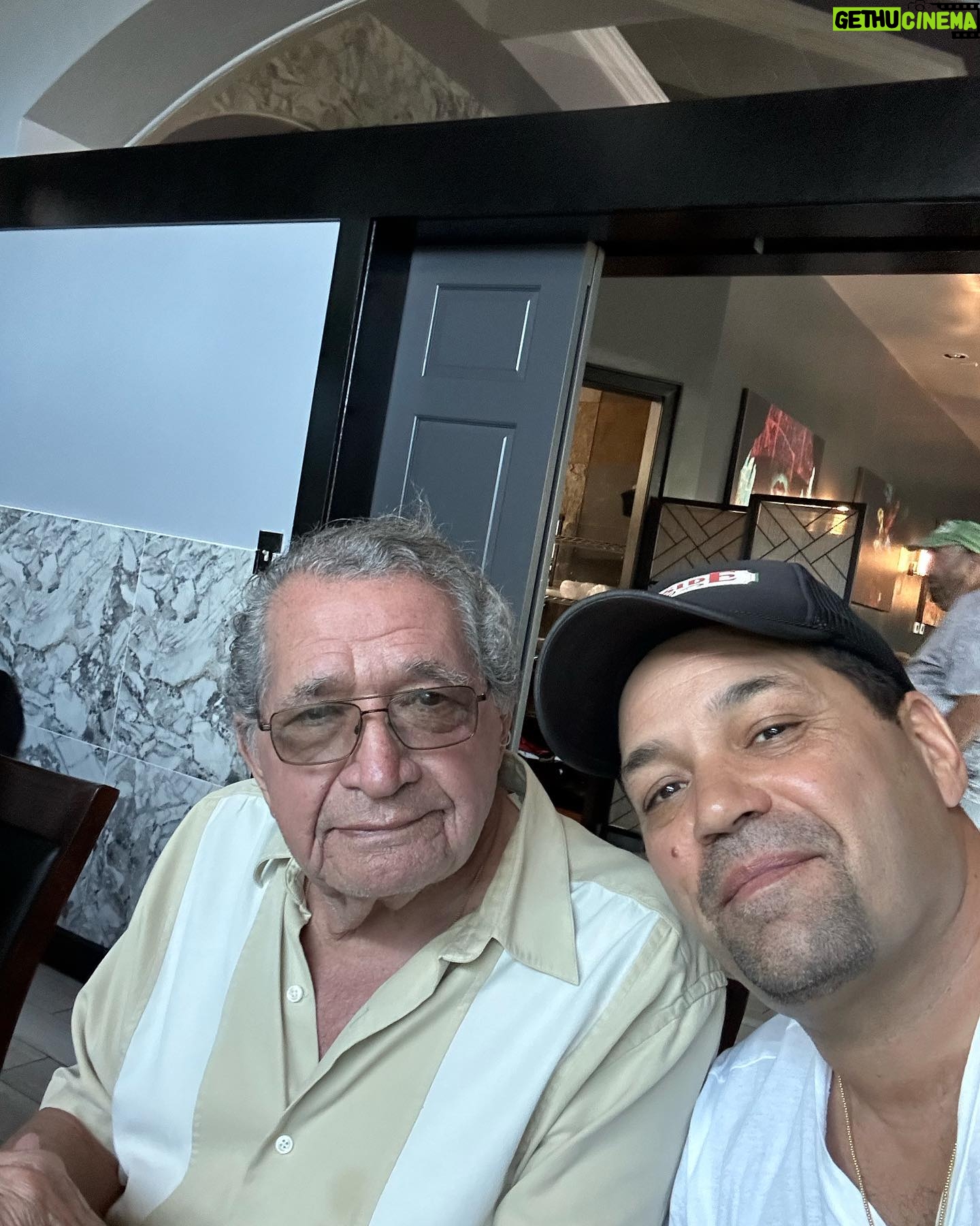 Vincent Laresca - 205 Likes - Back with pops after four monthsā¤ļø