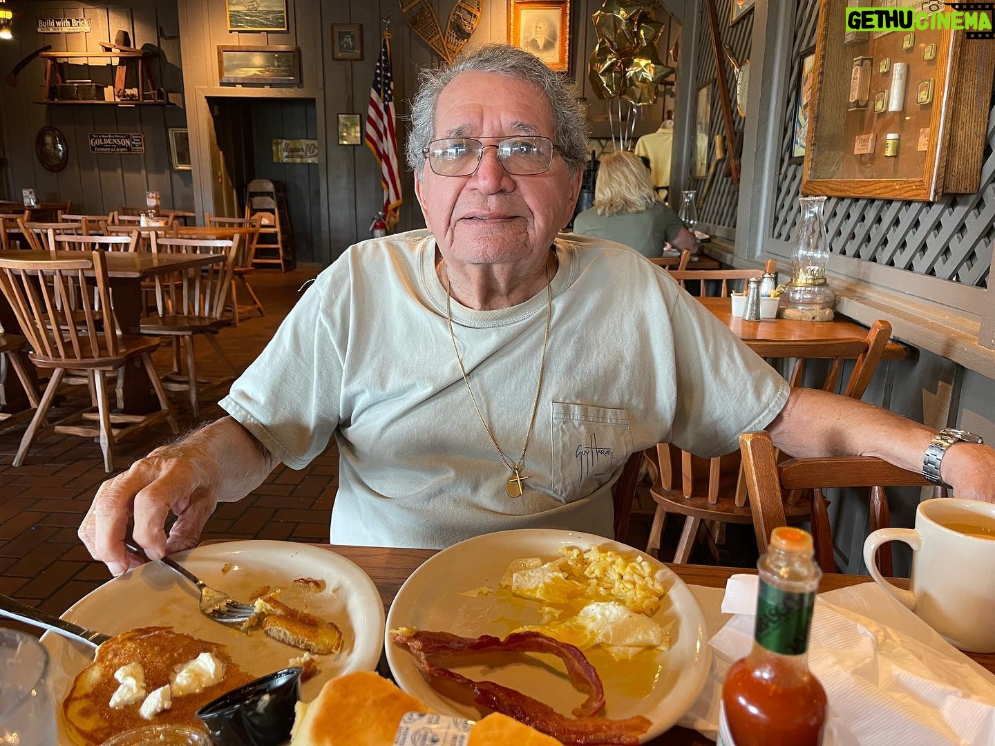Vincent Laresca - 177 Likes - Back at my fave restaurant with popsā¤ļø my biggest blessing