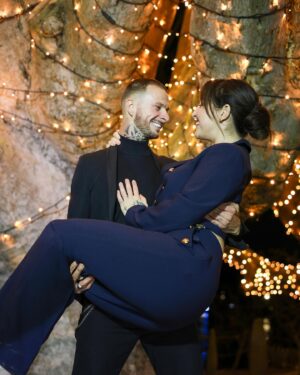 Vincent Shogun Instagram - Je suis tellement reconnaissant de t’avoir dans ma vie. Je t’aime ma future femme. Ma future Madame SZEWCZYK 
Elle m’a dit OUI 🤍 #mariage #heureux #couplegoals @pairidaizaofficial