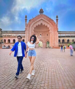 Vindhya Tiwari Instagram - Here we start Filming 🎥 💙
Working with an "Alchemist" @vikramkochhar 
#lovethisteam
#gutargooproductions 
#happyteamwork 
#lucknowvibes
#happiness 
#gratitude
