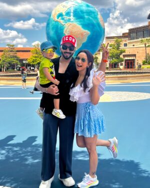 Vinny Arora Instagram - The first & only Disney- Sea in the world 🌊 
Never getting enough 🤩🥰