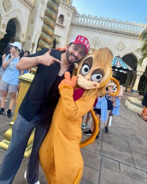 Vinny Arora Instagram - The first & only Disney- Sea in the world 🌊 
Never getting enough 🤩🥰