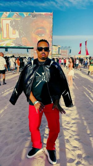 Virgul Instagram - ONE LOVE ❤️ ONE MUSIC 🎵
SAME VIBRATION 🕺🏽 AFRONATION 🌍 🙌🏾