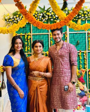 Vishnu Priya Instagram - Thank u so much for inviting me sis 🥰

@vishnupriyaaofficial @siddhardhvarma_official  Thank u 

#pooja #varamahalakshmi #traditional #ourcolture