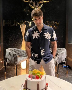 Vivian Dsena Instagram - Thanks a lot For All The Warm Wishes & The Love You Have Showered On Me On My Birthday 🥰😊..Grateful & Blessed To Have Such Loving & Caring Family, Friends & Fans ... Love You Guys ,God Bless All Of You 🤲♥️