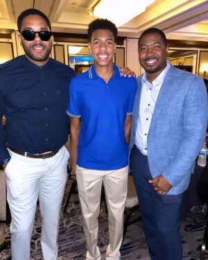 Vivica A. Fox Instagram - GM Dawlings! Well hello there SASSY 60! Had a BLAST celebrating my 60th Bday in my hometown Indpls,Ind Hosted by my boy @Garygthangjohnson This year we decided to do our #LEONATION celebration event at da crib w family & friends! Much LUV to da HANDSOME @justrl 4 ya AWESOME performance! Thanks to AWESOME @therealdougefresh 4 ya Bday luv video! LUVS YA TONS Sis @loveazja & @princessimanjoelle 4 ya bday video! HAPPY BLESSED BIRTHDAY Brotha @marv_fox & Cuzin @aleoslyfe THANKS 4 MY FABULOUS GIFTS FROM MY GUESTS ESPECIALLY @candyicejewelry @zsazsanelson & @litarichardson 4 my beautiful flowers! Rocking @nadinemerabi jumpsuit @Candyicejewelry Makeup @Nadji_@nadjj_symone Hair @bossssprincess #LifeIsGood #GodIsGood #Blessed #Respect #GurlPower #VivicaFoxHair #TeamVivica #TeamFox #MyGrindDontStop #LegitimateCareers #BossMoves #LoveWins #Actress #Producer #Director #Host #Author #FINERWOMANHOOD #NAPTOWNFINEST #SASSYSIXTY #CLASSICBADCHICKS #LEONATION 🔥💙🤍👸🏽🫅🏽🦁🎂🎉🥂🔥