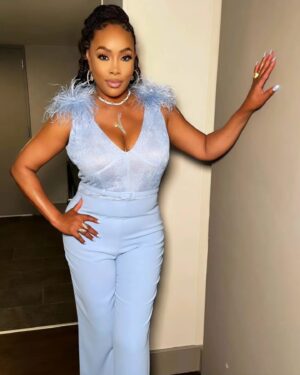 Vivica A. Fox Instagram - GM Dawlings! Well hello there SASSY 60! Had a BLAST celebrating my 60th Bday in my hometown Indpls,Ind Hosted by my boy @Garygthangjohnson This year we decided to do our #LEONATION celebration event at da crib w family & friends! Much LUV to da HANDSOME @justrl 4 ya AWESOME performance! Thanks to AWESOME @therealdougefresh 4 ya Bday luv video! LUVS YA TONS Sis @loveazja & @princessimanjoelle 4 ya bday video! HAPPY BLESSED BIRTHDAY Brotha @marv_fox & Cuzin @aleoslyfe THANKS 4 MY FABULOUS GIFTS FROM MY GUESTS ESPECIALLY @candyicejewelry @zsazsanelson & @litarichardson 4 my beautiful flowers! Rocking @nadinemerabi jumpsuit @Candyicejewelry Makeup @Nadji_@nadjj_symone Hair @bossssprincess #LifeIsGood #GodIsGood #Blessed #Respect #GurlPower #VivicaFoxHair #TeamVivica #TeamFox #MyGrindDontStop #LegitimateCareers #BossMoves #LoveWins #Actress #Producer #Director #Host #Author #FINERWOMANHOOD #NAPTOWNFINEST #SASSYSIXTY #CLASSICBADCHICKS #LEONATION 🔥💙🤍👸🏽🫅🏽🦁🎂🎉🥂🔥