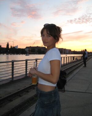 Vivien König Instagram - sunset slays and kebab praise