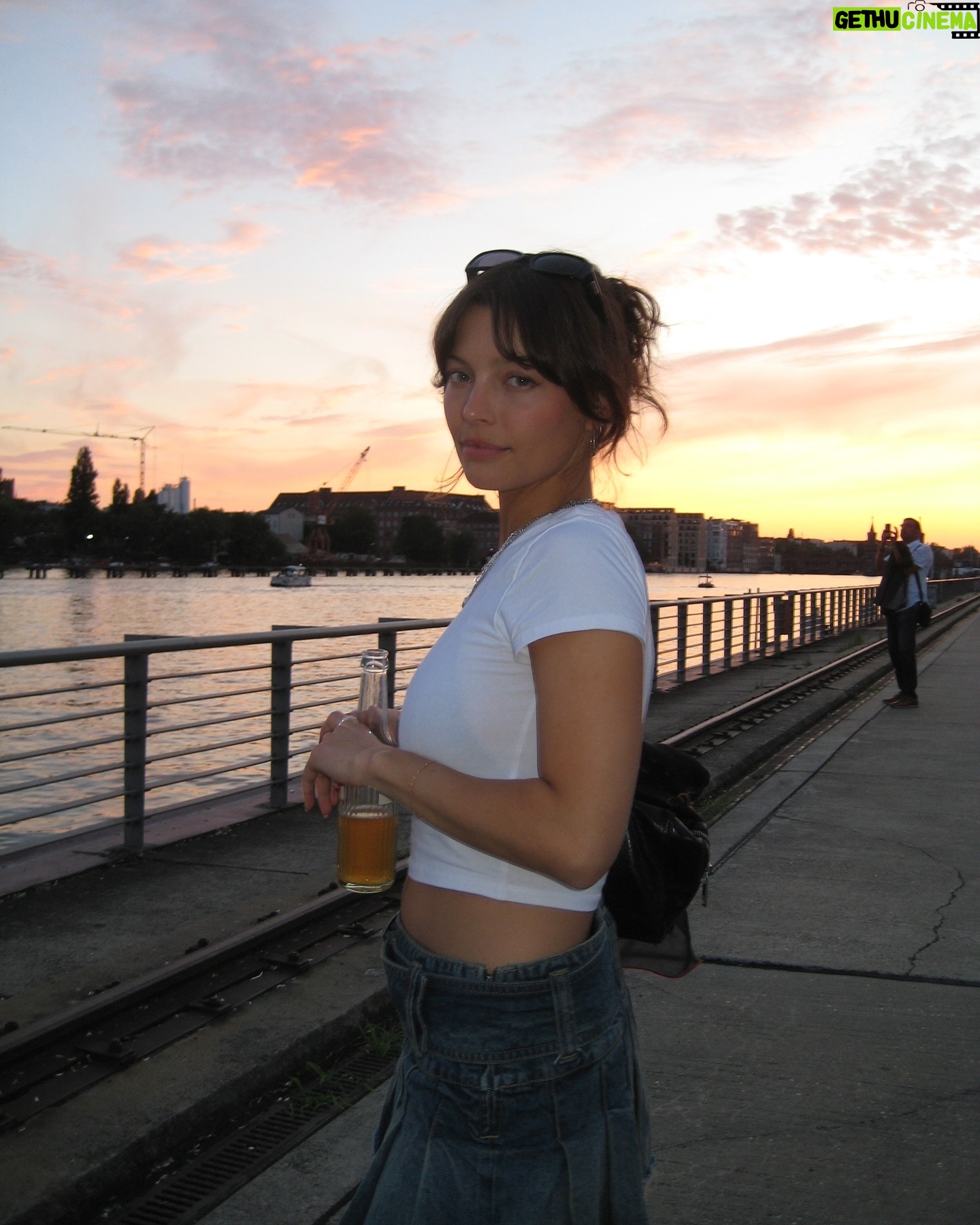 Vivien König - 3.1K Likes - sunset slays and kebab praise