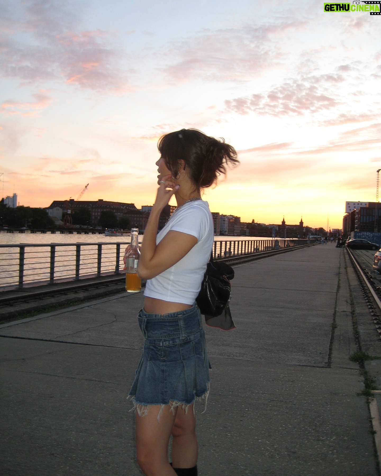 Vivien König - 3.1K Likes - sunset slays and kebab praise