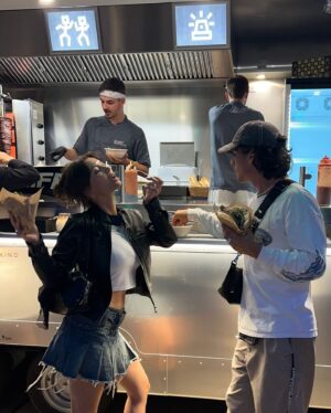 Vivien König Instagram - sunset slays and kebab praise