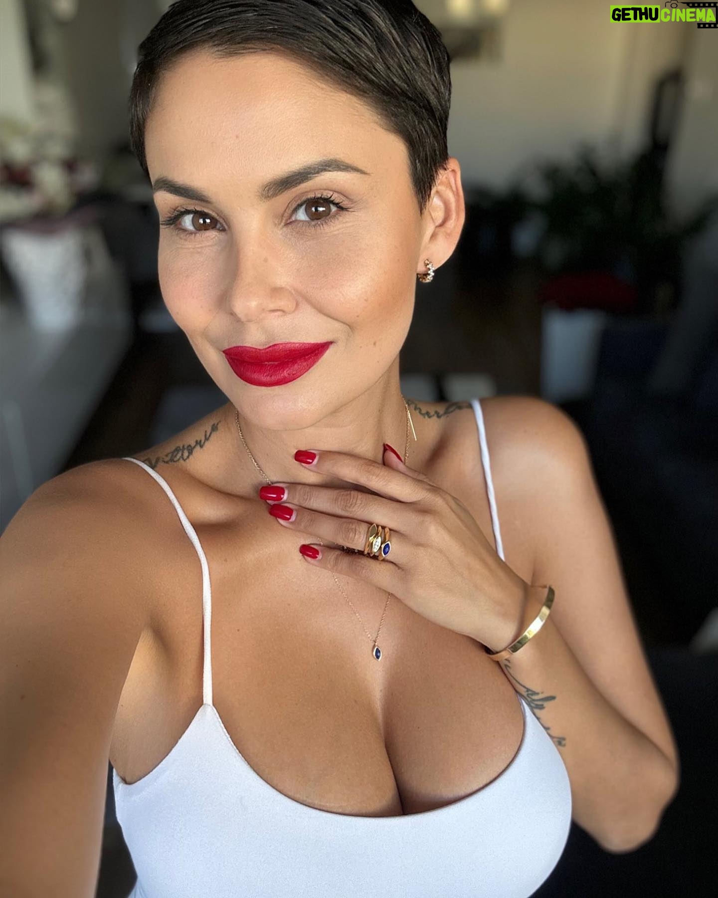 Vladimíra Erbová - 10K Likes - Heslo dne …. Kde se pije, tam pij …. Kde se jí, tak jez…… a kde se pracuje, tam nepřekážej….
Krásné dobré ráno ….. @fashionplanetcz #milujuvtipy #fashionstyle #fashionplanetcz #acessorios #pdpaola #pdpaolajewelry #loveit #🖤