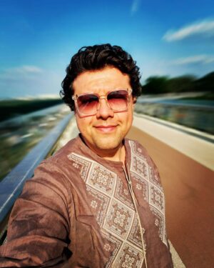 Volodymyr Shumko Instagram - 🇺🇦🇺🇦🇺🇦
Вишиванка - генетичний код нашої нації, в якому зашифрована вся сила, творчість та краса нашого народу.

Це ніби броня нашої ідентичності та символ нашого коріння, традицій, історії. 

Давайте сьогодні, попри жахливу ніч, одягнемо вишиванки та продовжимо жити далі, гарно й з посмішкою.
Зі святом!💙💛