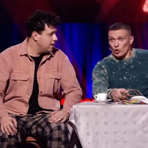Volodymyr Shumko Instagram - Запросив мене вчора Олександр,подивитися його бій...)
Сиділи,дивилися,пили чай,ну а що ще можна пити з чемпіоном світу🥇
Можу сказати одне,чай був міцний☕️🤪
Коротше дивимось такі... БАЦ!!!Олександр переміг!!!)))
Він навіть сам трохи в шоці був але... 《так і планував 》каже)))
ВІТАЮ ЧЕМПІОН!!!💪🇺🇦

@usykaa
