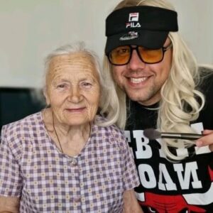 Volodymyr Shumko Instagram - Київ змінює людей в будь-якому віці! 😜
Дивитися до кінця 😱

Футболка: @bojo.style