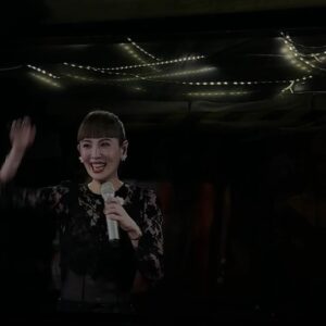 Waa Wei Instagram - -
他說我今天太美了！還有非常漂亮！

今天是七夕情人節，謝謝Eric找我去上海當嘉賓，這次的舞台依然是迴轉壽司，他今天是飯，我是海苔。😆😆😆 @ericchou0622 

唱了兩首歌《大人》和《黏黏》，祝福所有的大人都能找到從一月抱抱到十二月的另一半，找到一起變老、一起到永遠的愛。

-

Makeup @houyiju0208
Hair @plants_rick @zoomhairstyling
Outfit @shushu__tong
Stylist @charliebubblecat