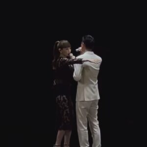 Waa Wei Instagram - -
他說我今天太美了！還有非常漂亮！

今天是七夕情人節，謝謝Eric找我去上海當嘉賓，這次的舞台依然是迴轉壽司，他今天是飯，我是海苔。😆😆😆 @ericchou0622 

唱了兩首歌《大人》和《黏黏》，祝福所有的大人都能找到從一月抱抱到十二月的另一半，找到一起變老、一起到永遠的愛。

-

Makeup @houyiju0208
Hair @plants_rick @zoomhairstyling
Outfit @shushu__tong
Stylist @charliebubblecat