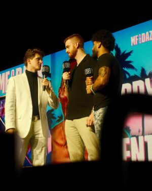 Walid Muhsein Instagram - Disappointed not being able to fight but I got to commentate and talk my shit 

@oddgoats 

@misfitsboxing @daznboxing @mf_daznxseries