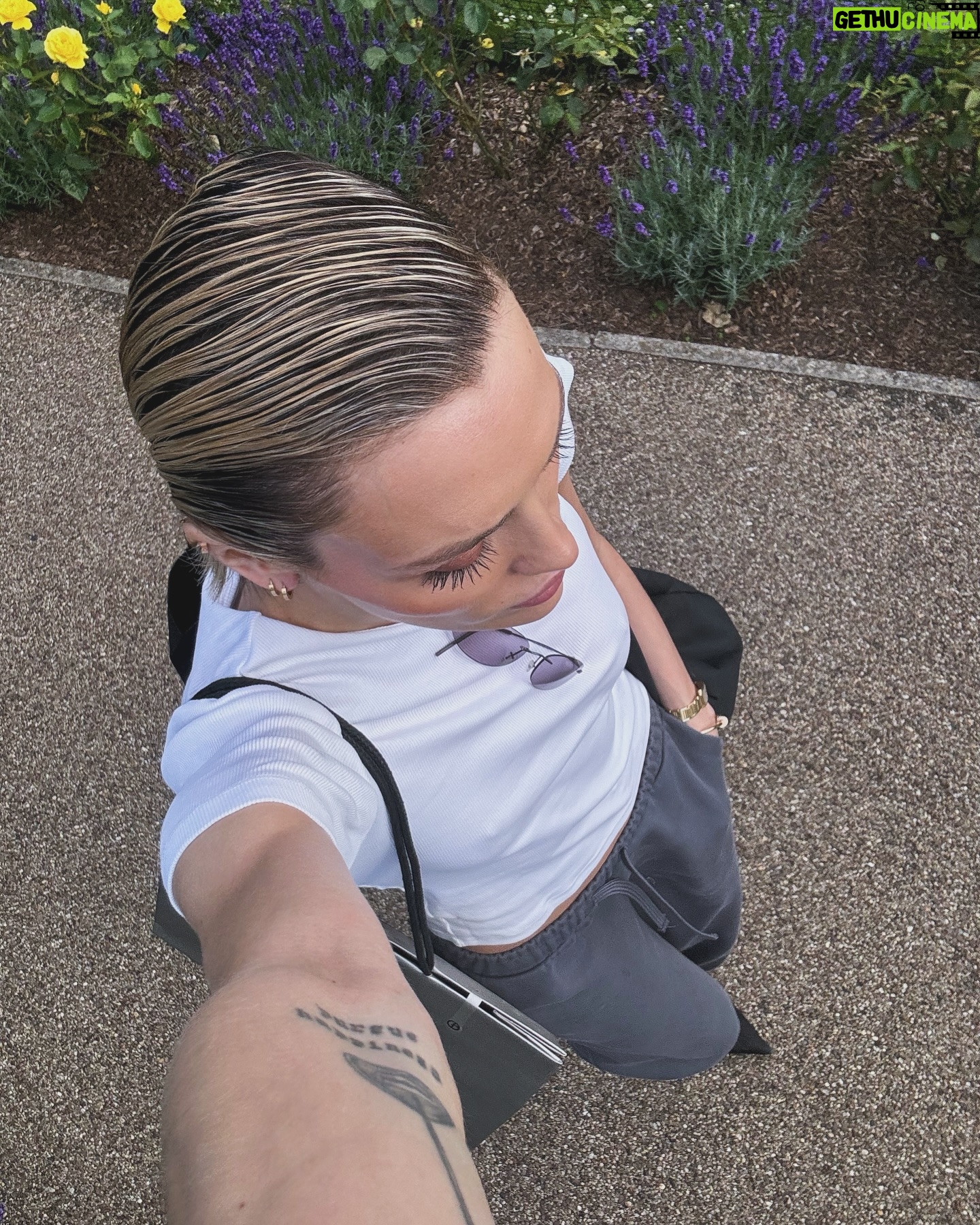 Wallis Day - 4K Likes - off duty