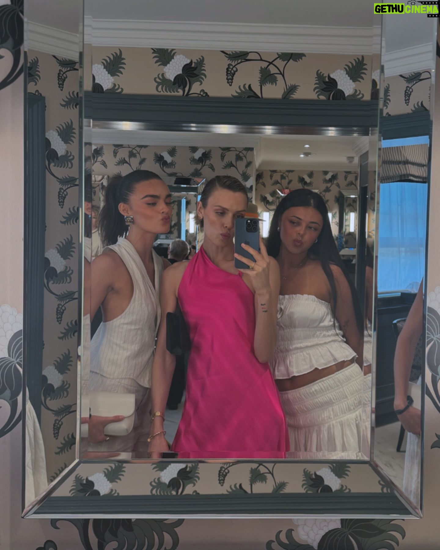 Wallis Day - 4K Likes - off duty