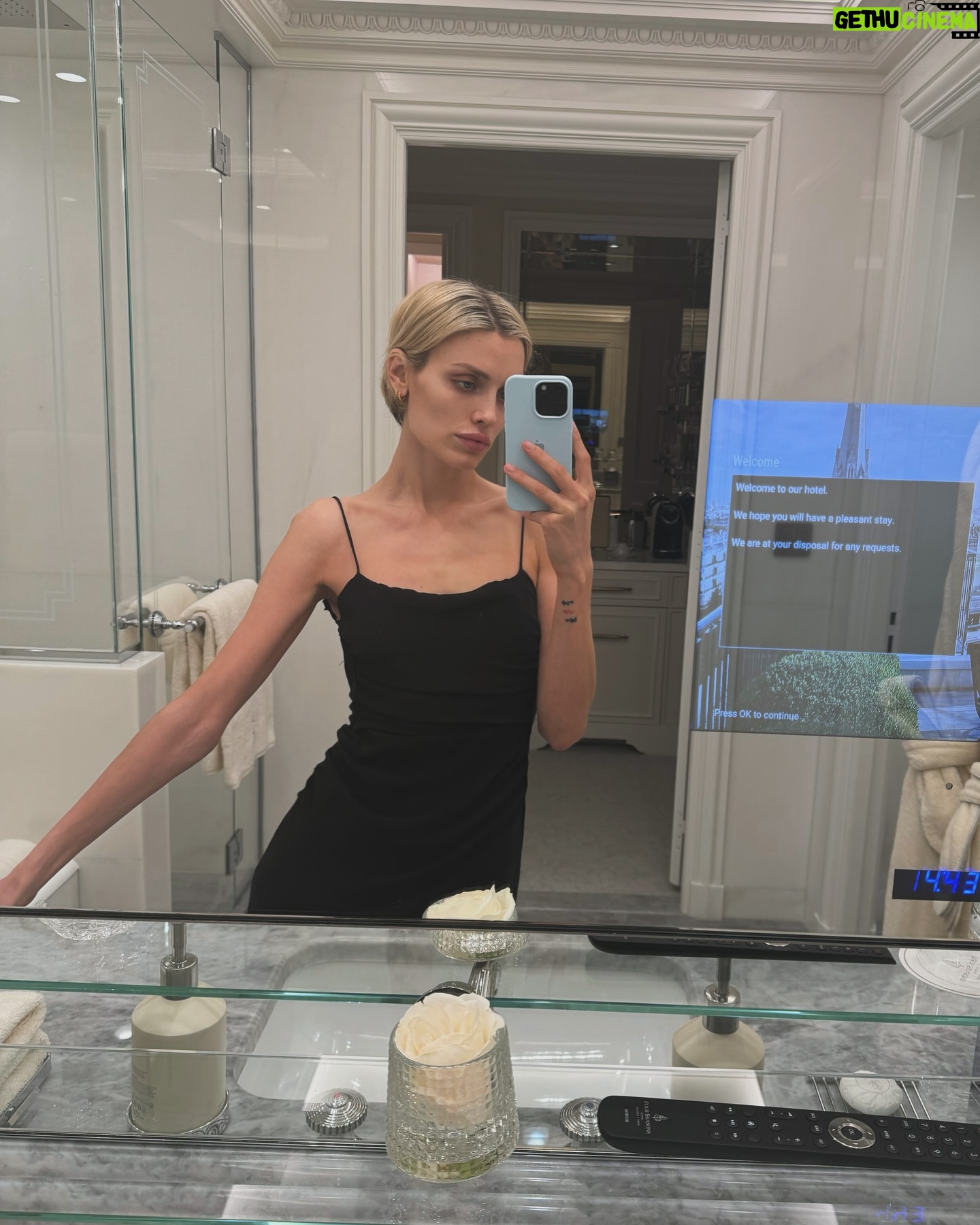 Wallis Day - 4K Likes - off duty