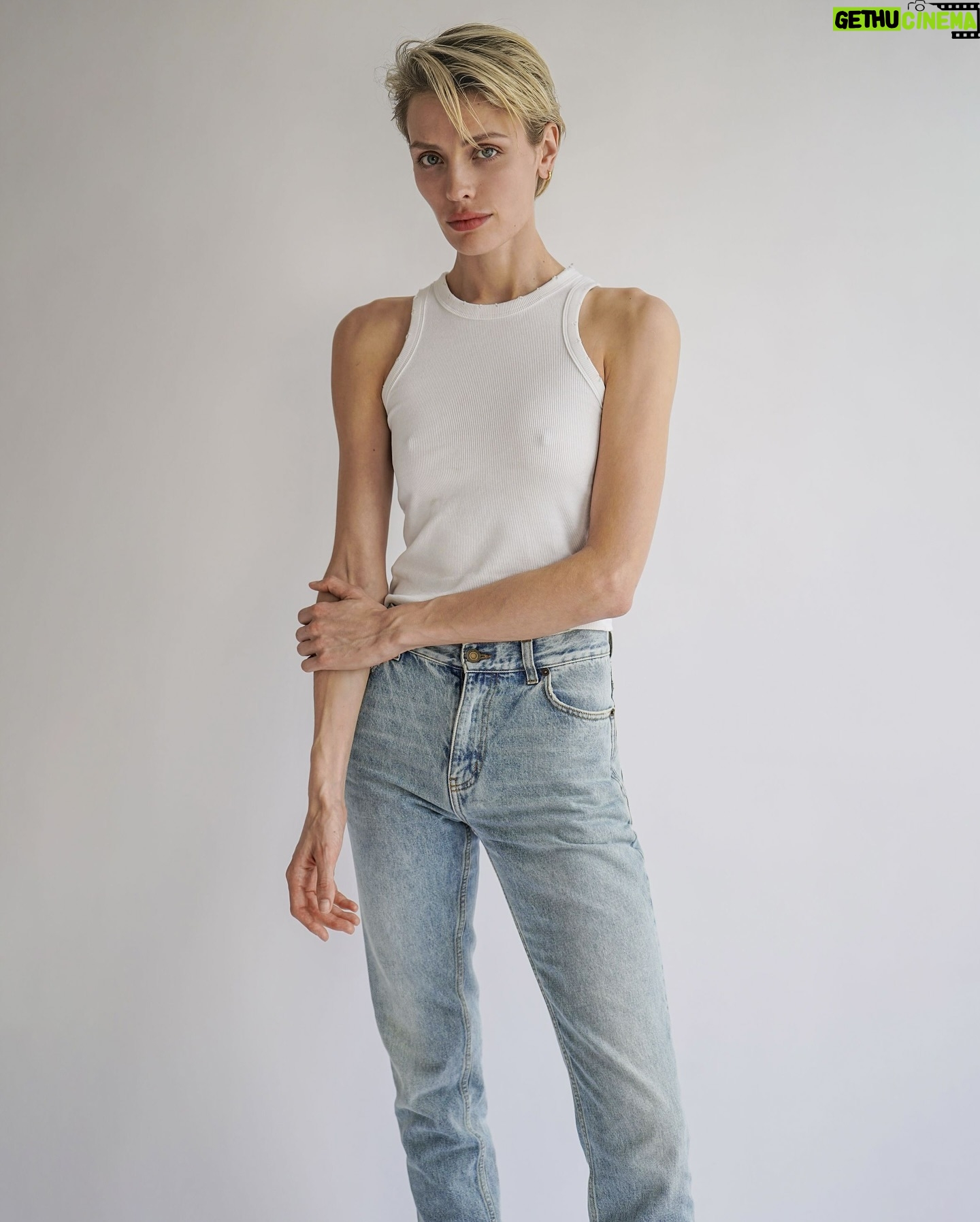 Wallis Day - 3.9K Likes - New digis w/ @models1 🤍