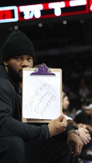 Walt Harris Instagram - 1st annual Celebrity Slam Jam at @gcu presented by @talkingstickresort in the books🏀✅ 
⚡️ @reignbodyfuel 
🎥 @brotherdalecreative 
🏆 MVP @dfriga98 
🇺🇸 Anthem @h_.perez 
Thanks to all partners who made it possible! @hardmountaindew @pepsi @reignbodyfuel @crownroyal @ketelone @cutwaterspirits @happydad @budlight @fourpeaksbrew @raisingcanes @gatorade 

Supporting the troops 🇺🇸 @warriorwishes @tunnel2towers @semperfiandamericasfund @pattillmanfnd @fightercountry @vvcaztempe @mentaljoeapparel 

🎉 @gcuthunder @gcuhavocs @gcupepband @gcudanceteam @gcucheerleaders @gcuflightcrew 🎉

#celebrityslamjam #celebritysweat #gcu #celebritygame #military #final4 #arizona #basketball