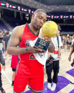 Walt Harris Instagram - Last night was a movie! Thank you @celebritysweat and @gcu for an epic weekend! 

Stat Line: 6pts 10 rebs 8 asst 2 cramps 3 travels 🤣 

#CelebritySweat #SupportOurVeterans #FirstRespondersStrong