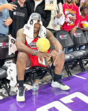 Walt Harris Instagram - Last night was a movie! Thank you @celebritysweat and @gcu for an epic weekend! 

Stat Line: 6pts 10 rebs 8 asst 2 cramps 3 travels 🤣 

#CelebritySweat #SupportOurVeterans #FirstRespondersStrong