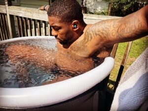 Walt Harris Instagram - It’s a love hate type of relationship … 🥶❄️🧊 #Train #Recover #Repeat