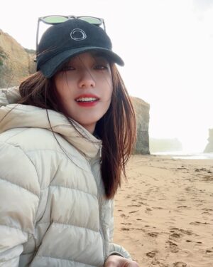 Wan Peng Instagram - Happy day🩵💙🧡💛💜