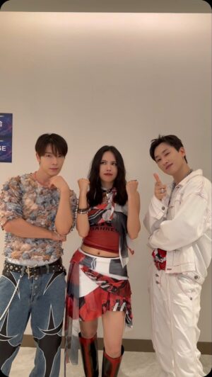 Wang Feifei Instagram - 오빠들정말 오랜만이에용~ 
#Fei #superjunior_dne #donghae #eunhyuk 
#tooooobusy #tooooobusydancechallenge
