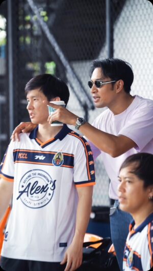 Warintorn Panhakarn Instagram - รู้สึกเหมือนเพิ่งจบ ม.6 😝 

#งานฟุตบอลรวมรุ่นโรงเรียนจุฬาภรณราชวิทยาลัยลพบุรี 
#ดูแลตัวเองกันด้วยนะพวกมรึงงง 🧡💙 #PCCL