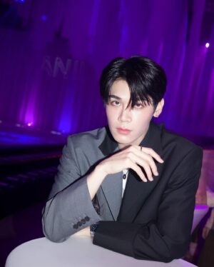 Wasuthorn Chaijindar Instagram - about last night 🍸

photo by @leobeerr 
Make up by @aonnthaanaa 
Hairstylist @toptawi_mua 

#vanillinstudio #vanillinaw23 
#Peatwasu #CaptainPeat #BabyFeat
