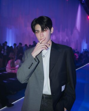 Wasuthorn Chaijindar Instagram - about last night 🍸

photo by @leobeerr 
Make up by @aonnthaanaa 
Hairstylist @toptawi_mua 

#vanillinstudio #vanillinaw23 
#Peatwasu #CaptainPeat #BabyFeat