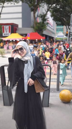 Wawa Zainal Instagram - Alhamdulillah berkesempatan bawak shopping baju raya anak2 syurga ni❤️ 

Raya esok ke korang??