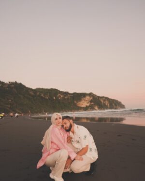 Wawa Zainal Instagram - kadang2 aku terfikir apa amalan wawa dulu, sampai dapat suami baik macam aku.hmm