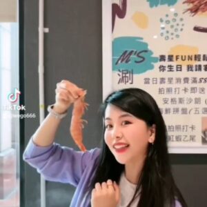 Wego Instagram - 想吃麻辣燙呼嚕嗎？
燙～～呼嚕呼嚕 壓～～
#糖葫蘆 #麻辣燙 #韓國 #韓國歌 #韓語 #美食 #火鍋 #fyp #fypviral #推薦 #foryou #for #foryoupage #foru #推薦 #foryoupageofficiall #viral #malatanghulu #마라탕후루
@ya___wen @socrazyruby @mshotpot2017
@mshotpottaoyuan