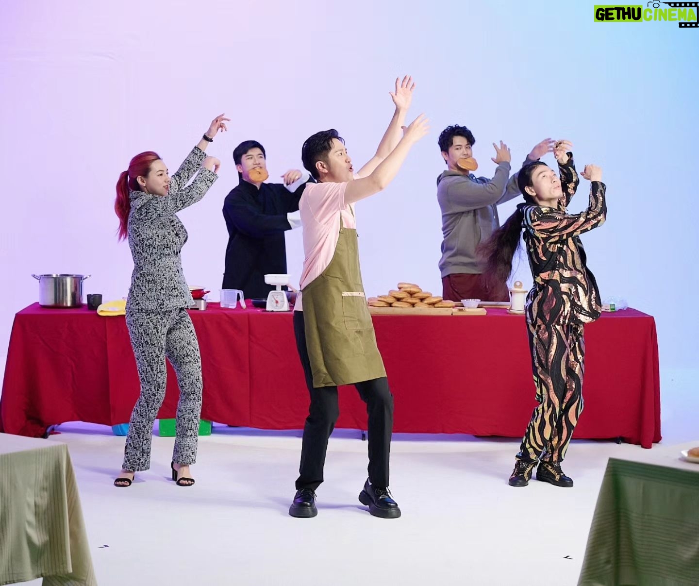 Wego - 220 Likes - 🍩 FAKE IT TILL YOU MAKE IT 🍩
Take a peek behind the scenes at some of the fun moments we had filming our music video! 'Fake It Till You Make It' music video OUT NOW - link in bio 😋🎬
.
(also does anyone know what we're doing in the last photo? 🤔)
.
.
#fakeittillyoumakeit #laborday #donut #newmusicvideo #keytar #musicvideo #newtrack #hardwork #dedication #newrelease #musicians #musicianlife #originalmusic #indiemusic #rockingout #celebrate #hardworkers #music #musician #taipei #taiwan