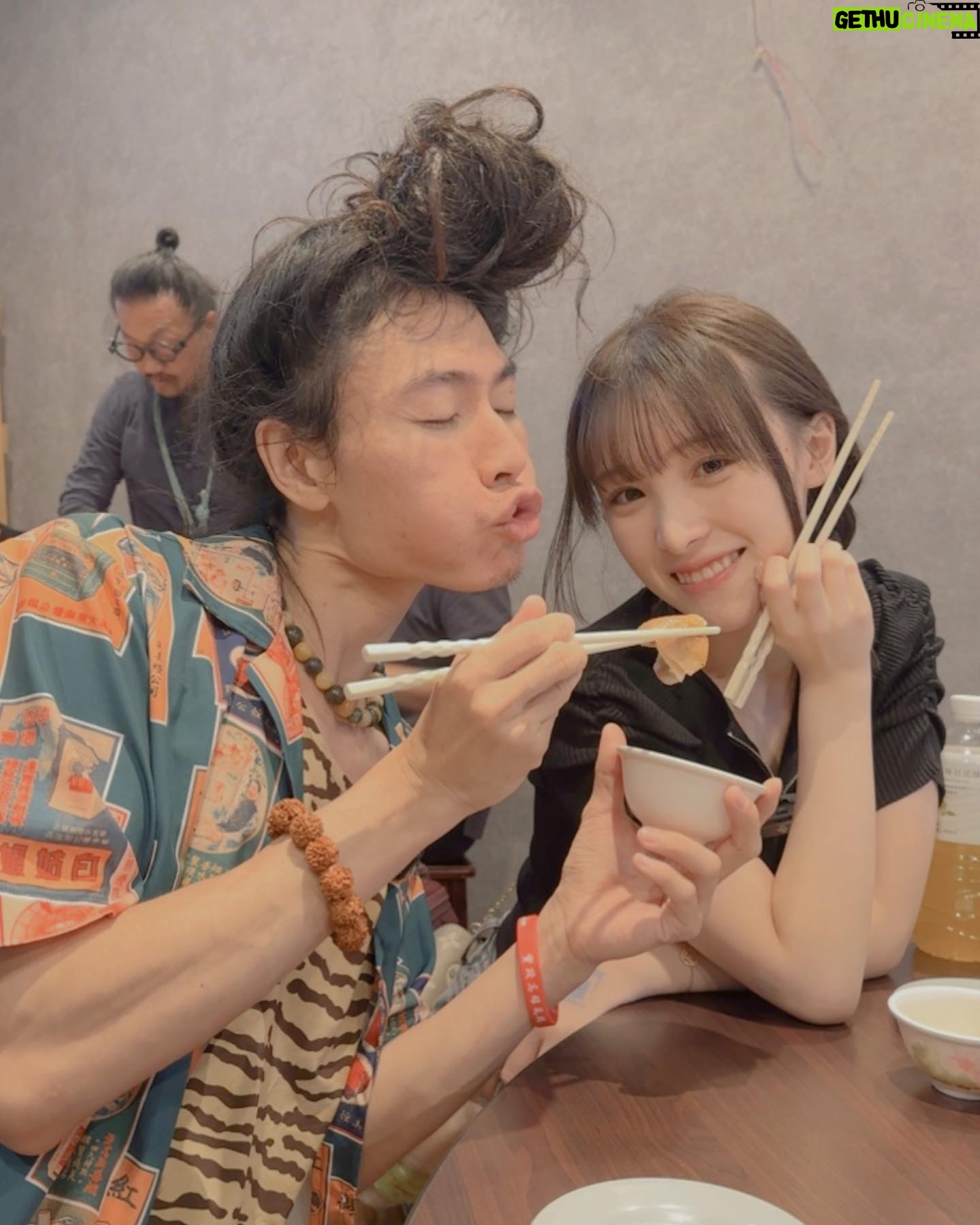 Wego - 208 Likes - @bossgetdrunk 《老闆不會喝》
美食登場啦
@wego666 與 白石桃🍑一日男友晚餐
好吃的🔥重慶烤魚🔥
❗️號稱本店第二好吃❗️
親切的老闆表示
(他本人最好ㄘ??)
老闆絕對是親切和藹的
一直招待,白石老師都要吃不完了❤️
➡️《老闆不會喝》美食資訊
🕹️地點:新北市新莊區復興路一段123號
☎️電話:02-29961798
⏰時間:
星期一:17:30-01:00
星期二:17:30-01:00
星期三:休息
星期四:17:30-01:00
星期五:17:30-01:30
星期六:17:30-01:30
星期日:17:30-01:30