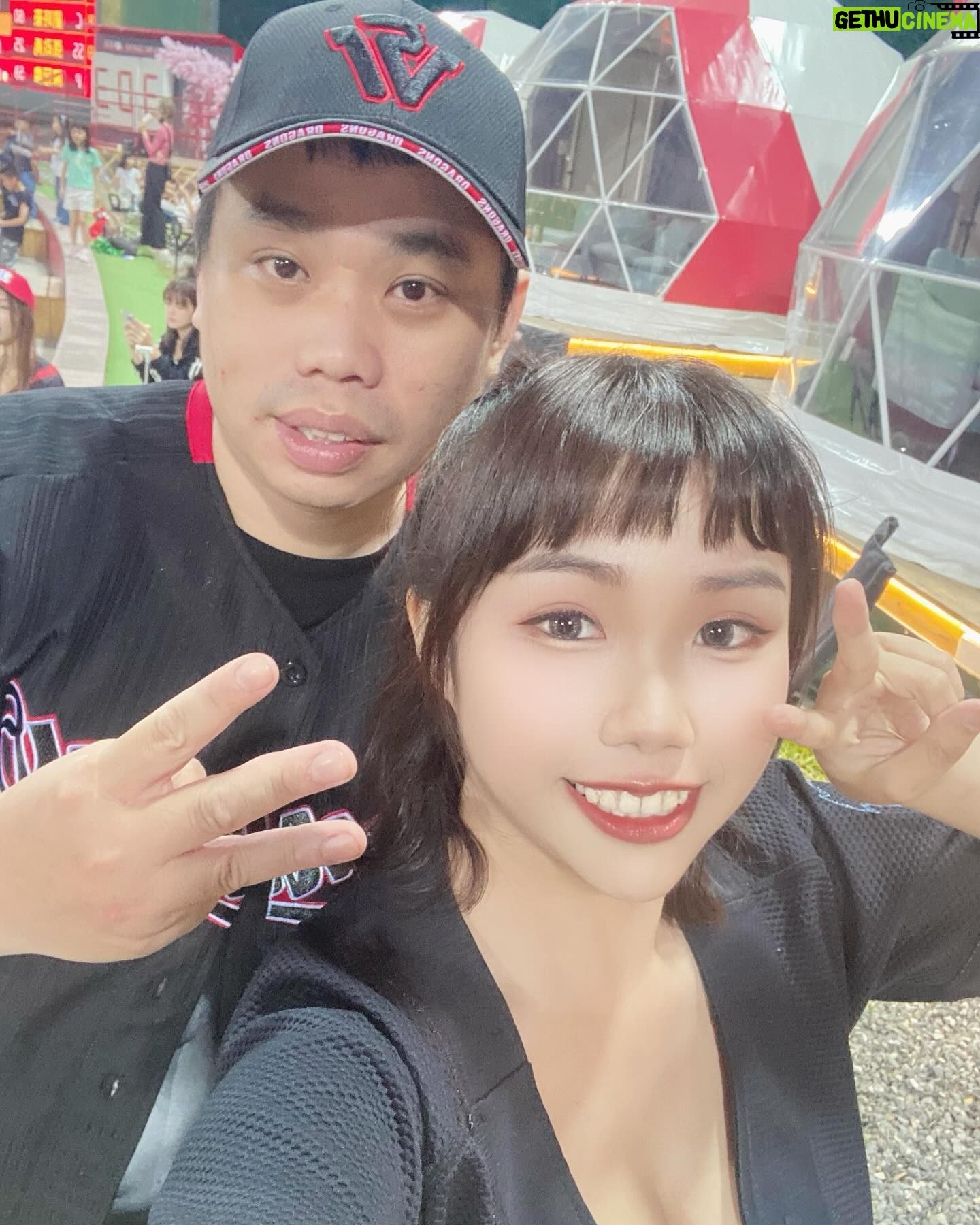 Wego - 544 Likes - 20240508 味全龍 ⚾️
第一次來看棒球比賽雖然有看沒有懂
一直看球飛來飛去,但依舊能感受到館場內的熱情氛圍❤️🔥
還認識了美女姐姐還見到瑋哥~❣️
大家都好nice ⁄(⁄ ⁄ ⁄ω⁄ ⁄ ⁄)⁄
#棒球 #天母棒球場 #生活#味全龍