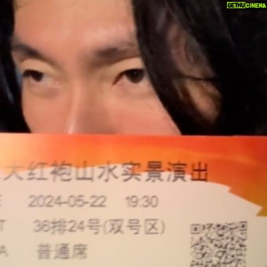 Wego - 101 Likes - 人生中出現第一次的360度山景環景劇場,就獻給 #張藝謀 導演 在#武夷山 的 #印象大紅袍
這種場景我真的是第一次大開眼界,簡直空前絕後~整個天搖地動,今天動地~明天動天~整個座位都會轉動,配合場景斗轉星移。
真的沒有親身去經歷過,不知道這個場面是這麼盛大,一堆多人融入山水景觀映入眼簾,穿越古今中外出現歷歷在目,燈光投射配合音效就像真的穿越時空一般
完美結合 #武夷山 著名的 #大王峰 #玉女峰 成為傲人雙峰
沉浸式的體驗、美女演員互動餵茶~身歷其境
最後拋出 的台詞 ~療癒了 人心
「你靜心了嗎? 你放下了嗎?」
「放下,然後回去面對一切。」
激起心中波瀾,最後回歸平靜的心
#福健 #南平市 #travel #旅遊 #茶 #武夷山國家公園