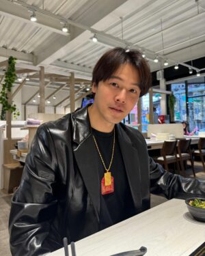 Wen-Sing Huang Instagram - 剛結帳時，店員祝我新婚快樂🤣🤣🤣但我不是新婚是鋼婚了。重點是火鍋好好吃🤤

#黃文星 #huangwenhsing #晚餐吃火鍋 #今天長這樣😎