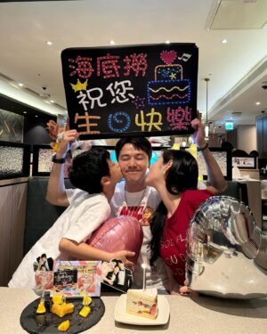 Wen-Sing Huang Instagram - 很珍惜這份幸福🥰
生日有家人朋友兄弟、元帥幫我過生日，還有一群支持我的粉絲同學們給祝福，內心好溫暖☺️謝謝大家🙏
生日願望是希望大家都平安健康，無憂無慮天天快樂、錢財好運旺旺來🎉🥳

#黃文星 #huangwenhsing #生日快樂 #謝謝大家 #生日願望