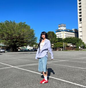 Wenny Lin Instagram - 2024花蓮夏戀 偶～來～了～ 此刻是等待彩排的女主持人！

ㄟ天氣好到不行ㄟ！！想到今晚能跟粗大BAND、南西肯恩、icyball冰球樂團、理想混蛋還有宇宙人一起享受音樂就覺得快樂到不行啊啊啊(///▽///) 

無法前來ㄉ朋友們記得看轉播蛤！我先去工作嚕～